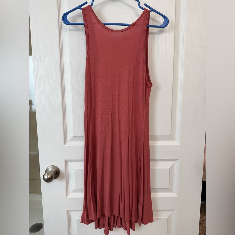 Mauve short sleeved summer dress. Open back. Loose fitting. XS.